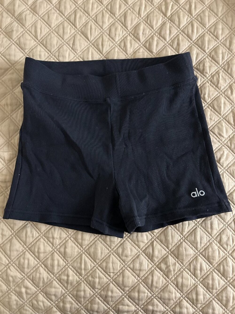ALO 3" Seamless Ribbed Favorite Short